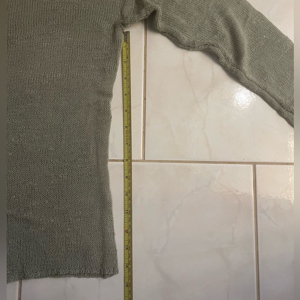 Forever 21 Women’s Green V-neck Long Sleeve Sweater - Picture 6 of 7
